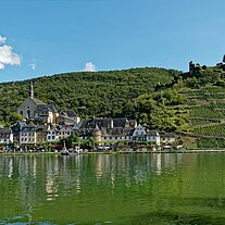 Blick nach Beilstein Ruine Burg Metternich