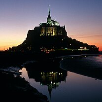Le Mont Saint Michel am Abend Spiegelung