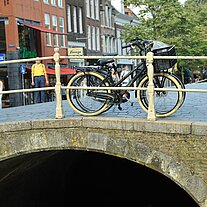 Fahrräder auf Brücke