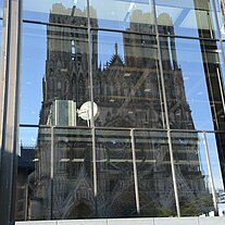 Spiegelung der Kathedrale