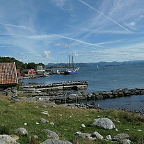 die Zephyr im Hafen von Åmøy