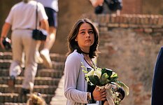 schönes Mädchen bei der Hochzeit