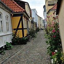 farbenfrohe Gasse