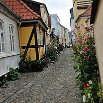 farbenfrohe Gasse