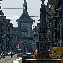Kramgasse mit Kreuzgassbrunnen zu Zytglogge