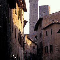 Gasse mit Türmen  San Gimignano
