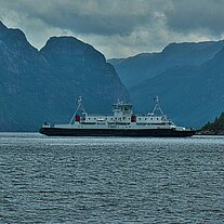 Fähre am Fjordeingang