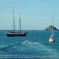 Die Zephyr in der Dixcart Bay vor Anker