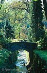 Brücke mit Wasserlauf Brücke mit Wasserlauf