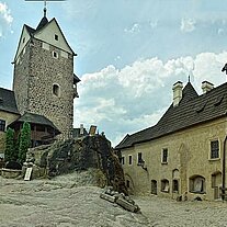 Panorama Burghof von Loket