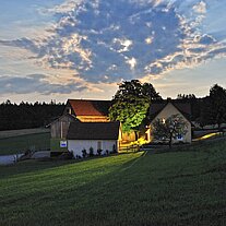 Grünschusterhof im Mondlicht