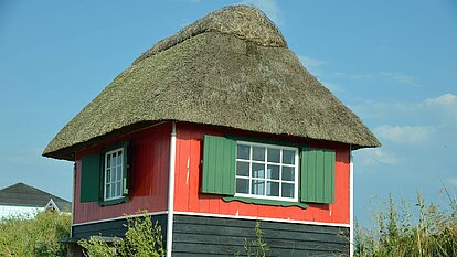 Reetgedecktes Strandhäuschen